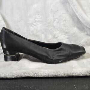 Salvatore Ferragamo Women’s Pumps – Size 8 B